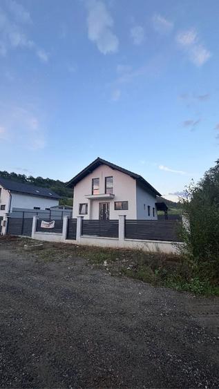 Casă cu Teren 500 Mp în Corunca