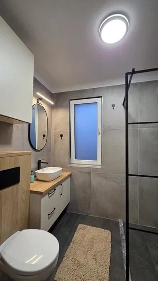 Apartament cu 2 camere semidecomandat, mobilat în Florești