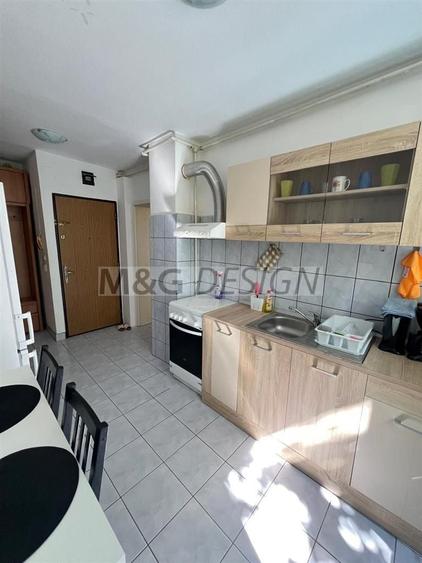 Apartament cu 3 camere semidecomandat, mobilat în Medicină
