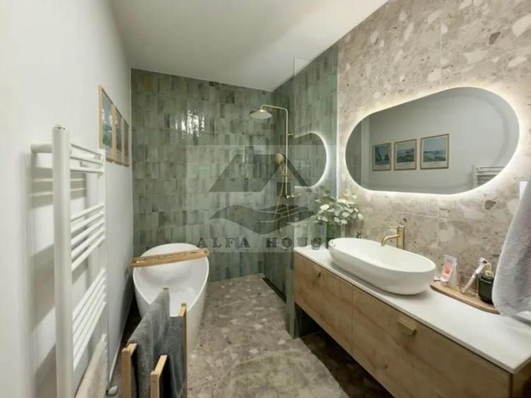 Apartament cu 3 camere decomandat, mobilat în Blumăna