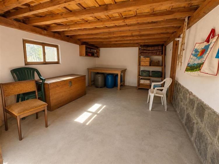 Casă individuală cu 5 camere cu Teren 545 Mp în Lupeni