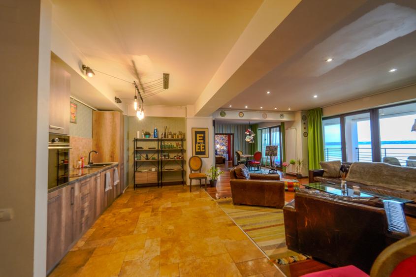 Apartament cu 3 camere decomandat în Central