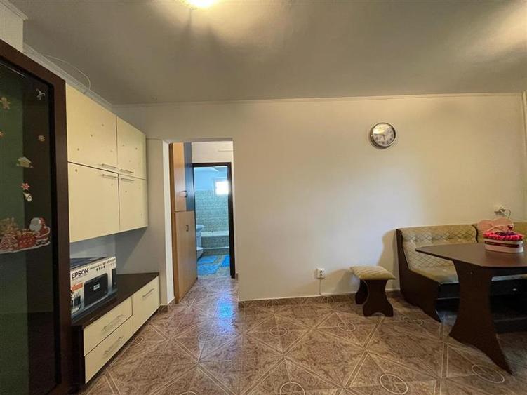 Apartament cu 2 camere decomandat, mobilat în C5