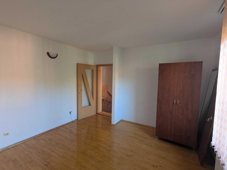 Casă cu 4 camere cu Teren 500 Mp în Aradului