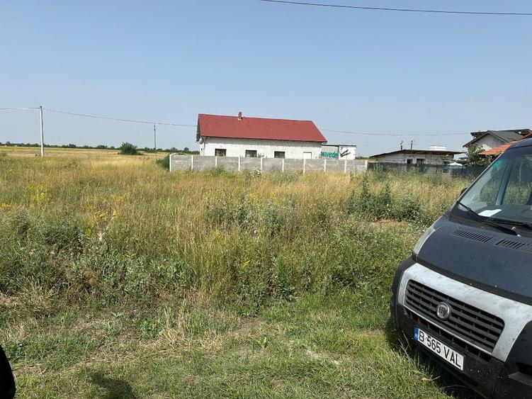 Teren de 504 mp, în Pădureni