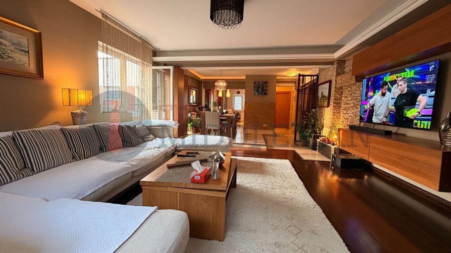 Apartament cu 5 camere decomandat, mobilat în Băneasa