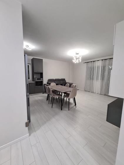 Apartament cu 3 camere decomandat în Florești
