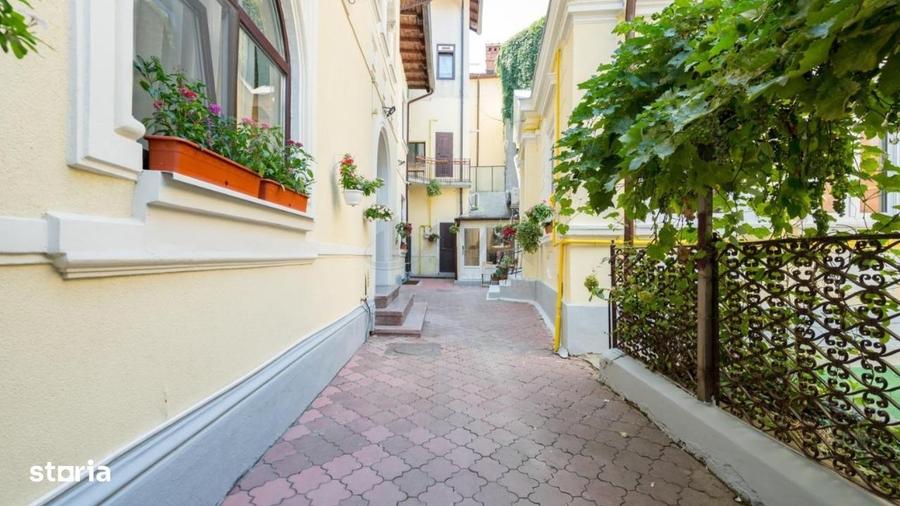 Casă cu 4 camere cu Teren 370 Mp în Romană
