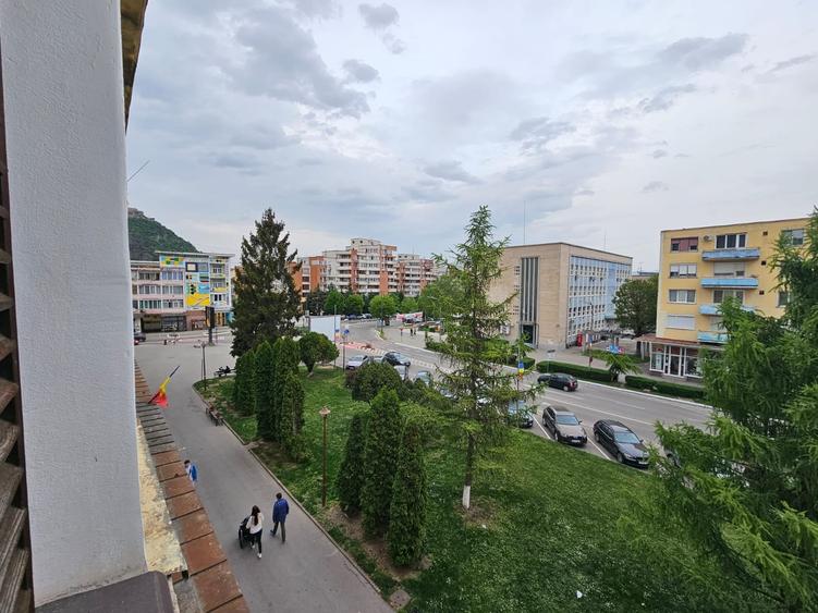 Apartament cu 3 camere decomandat în Ultracentral
