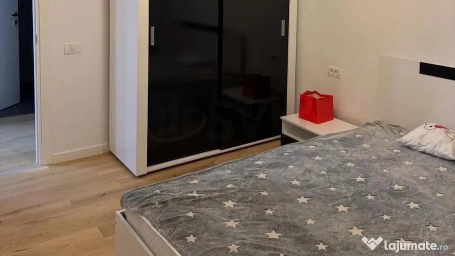 Apartament cu 3 camere semidecomandat în Crângași