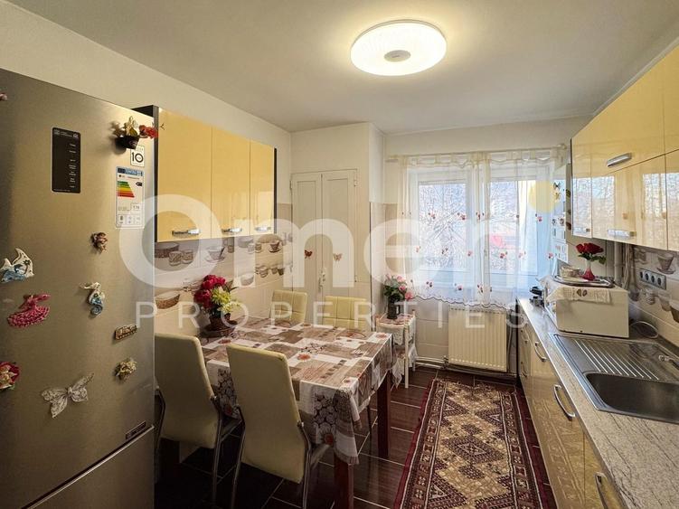 Apartament cu 3 camere semidecomandat, mobilat în Gării