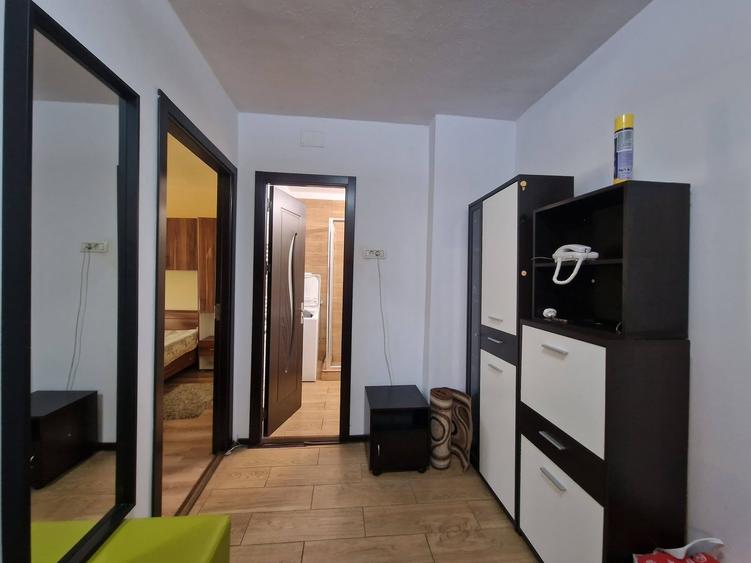 Apartament cu 2 camere decomandat, mobilat în Central