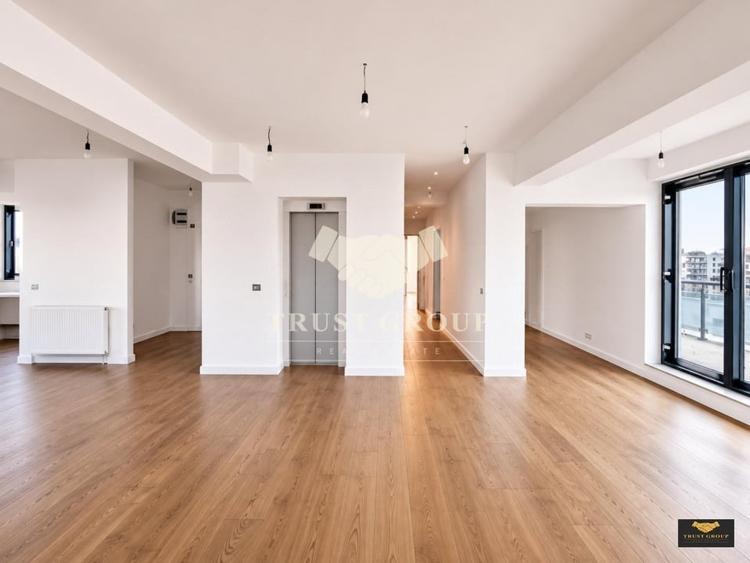 Penthouse cu 3 camere decomandat în Mihai Bravu