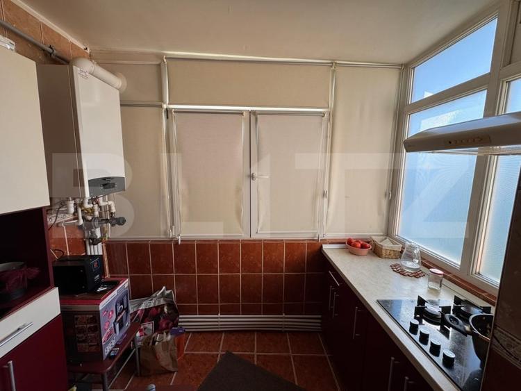 Apartament de 3 camere, decomandat, cartierul 1 Mai - 5