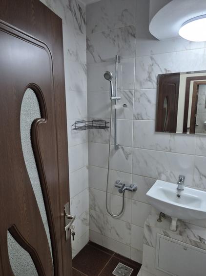 Inchiriez apartament Valea Rosie . - 1
