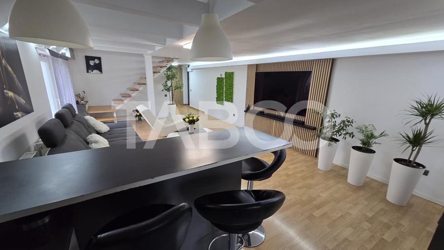 Apartament cu 4 camere decomandat, mobilat în Mihai Viteazul