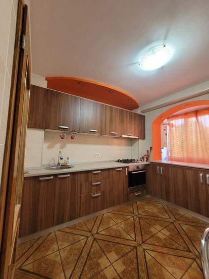 Apartament cu 3 camere semidecomandat în Bartolomeu