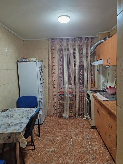 Apartament cu 4 camere semidecomandat în Central