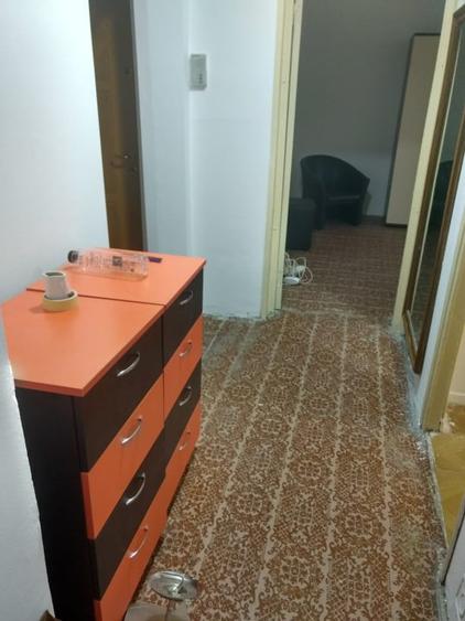 Apartament cu 2 camere decomandat, mobilat în Sud