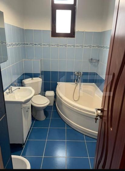 Casă individuală cu 5 camere cu Canalizare în Bariera Vâlcii