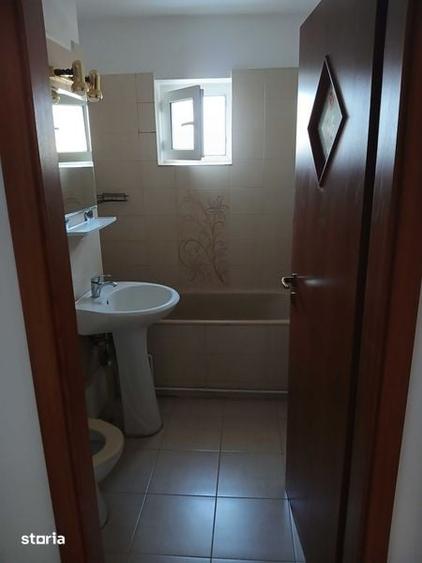 Apartament cu 3 camere decomandat în Girocului