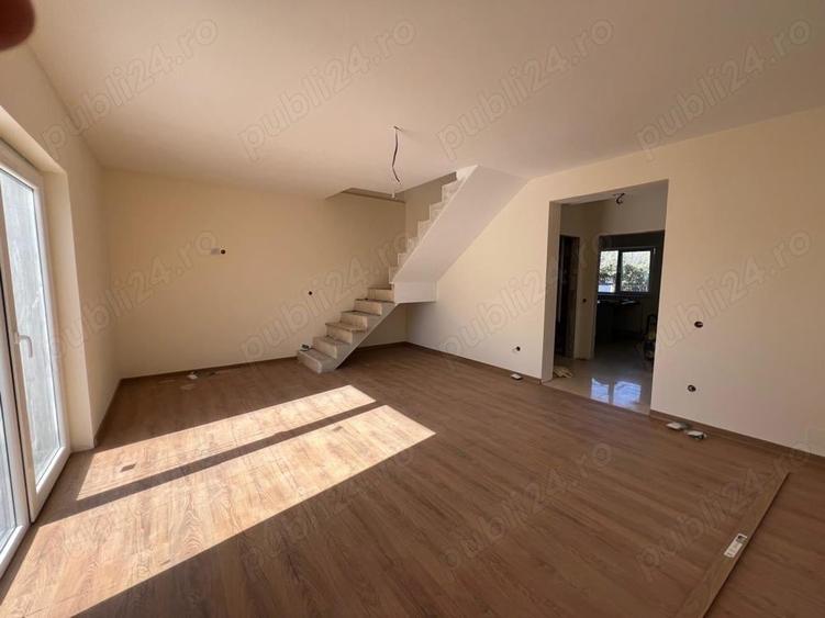 Casă cu 5 camere în Giarmata