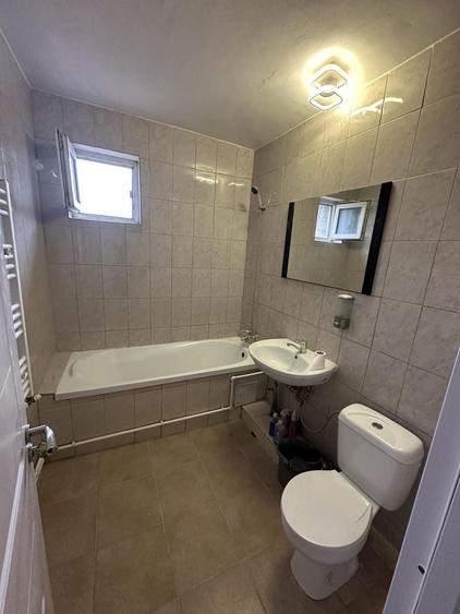 Apartament cu 3 camere decomandat în Micro 18