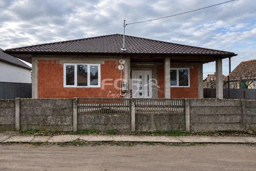 Casă cu 4 camere cu Teren 1290 Mp în Tulca