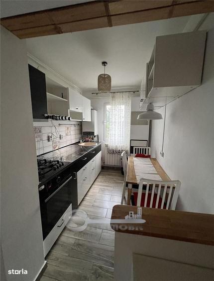 Apartament cu 3 camere în Podu Roș
