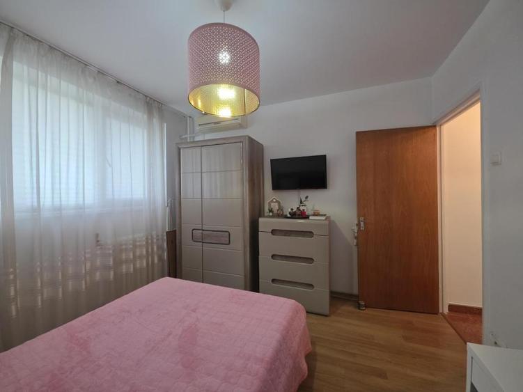 Apartament cu 3 camere în Drumul Taberei