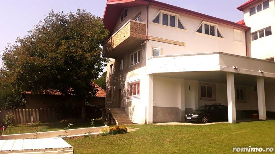 Casă cu 24 camere cu Teren 4300 Mp în Central