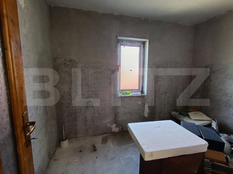 Casă individuală cu 5 camere cu Canalizare în Central