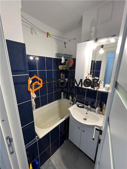 Apartament cu 2 camere semidecomandat, mobilat în Micro 14