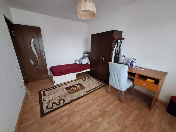 Apartament cu 3 camere decomandat în Dosu Bricii