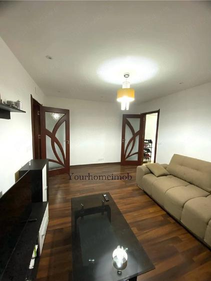 Apartament cu 2 camere semidecomandat în Craiovița Nouă