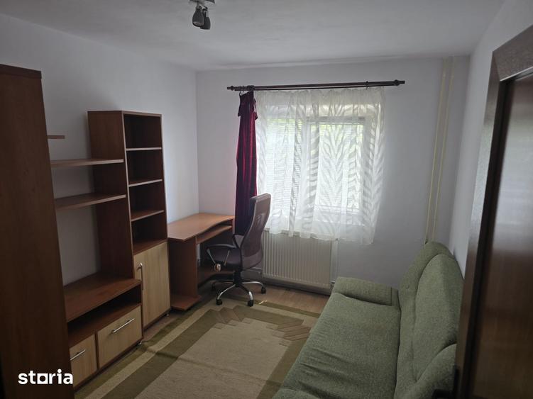 Apartament cu 3 camere decomandat, mobilat în Buziașului