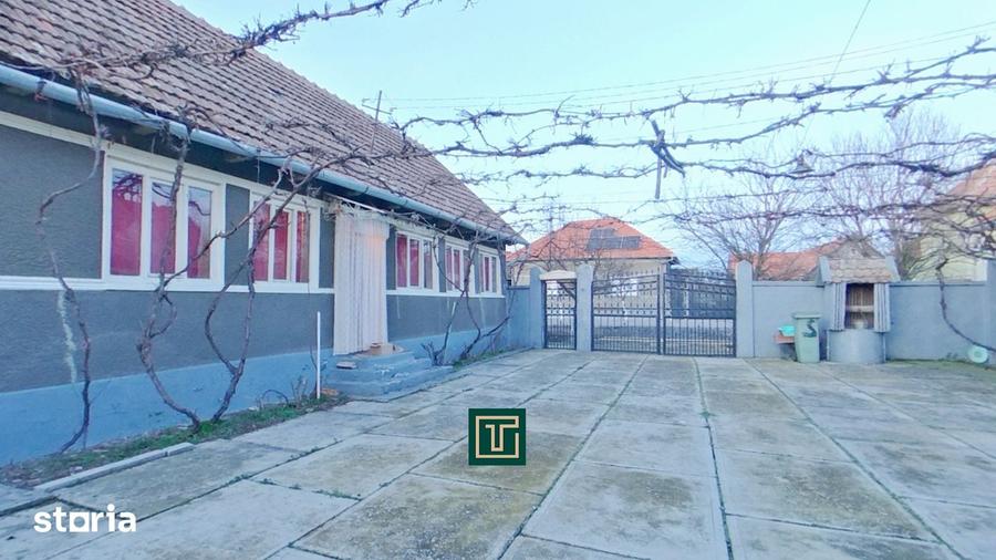 Casă cu 5 camere cu Teren 1508 Mp în Cermei
