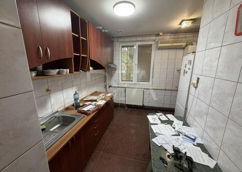 Apartament cu 3 camere semidecomandat, mobilat în Drumul Taberei