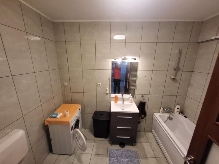 Apartament cu 3 camere decomandat în Prelungirea Ghencea
