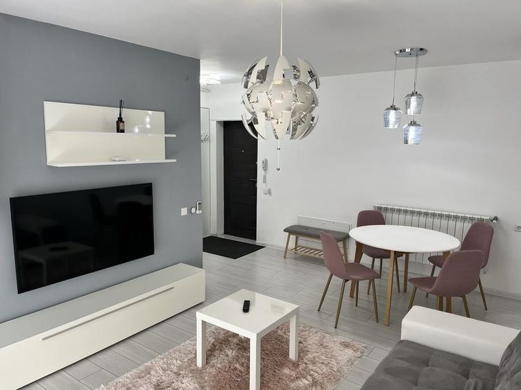 Apartament cu 2 camere decomandat în Titan