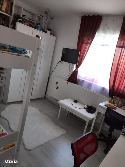 Casă cu 4 camere decomandat cu Teren 120 Mp în 1 Decembrie