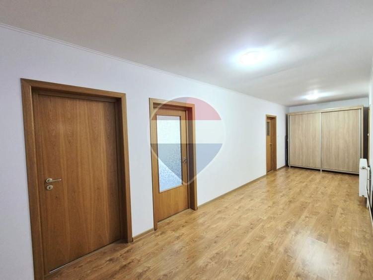 Spațiu industrial, de 648 mp, în Periferie