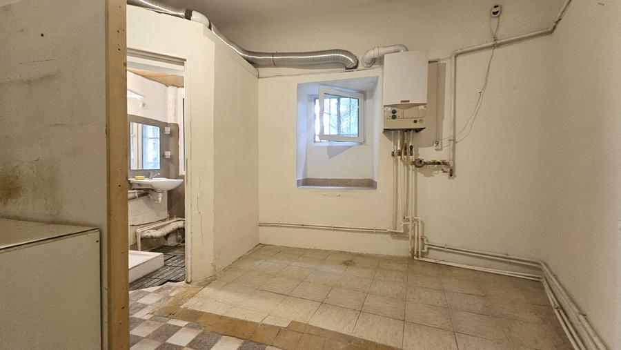 Spațiu comercial, de 49.799999237061 mp, în Victoriei