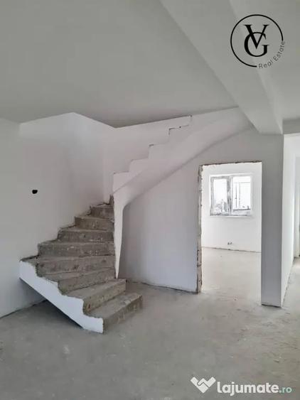 Casă cu 5 camere cu Teren 240 Mp în Valu lui Traian