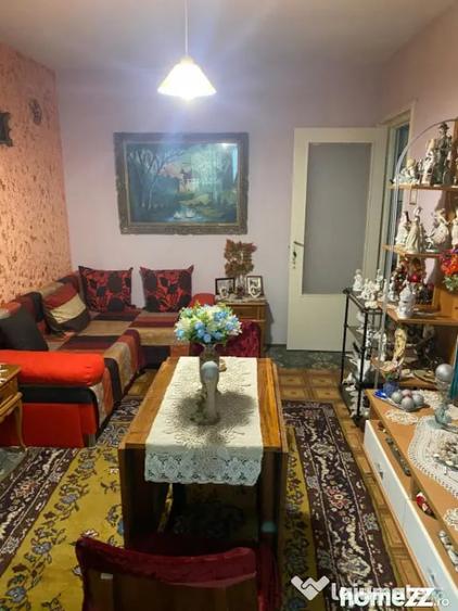 Apartament cu 3 camere semidecomandat în Inel II