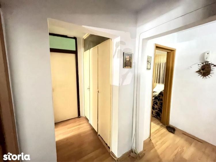 Apartament cu 3 camere decomandat în Lipovei