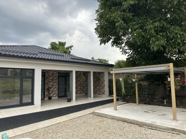 Casă cu 4 camere în Răzvad