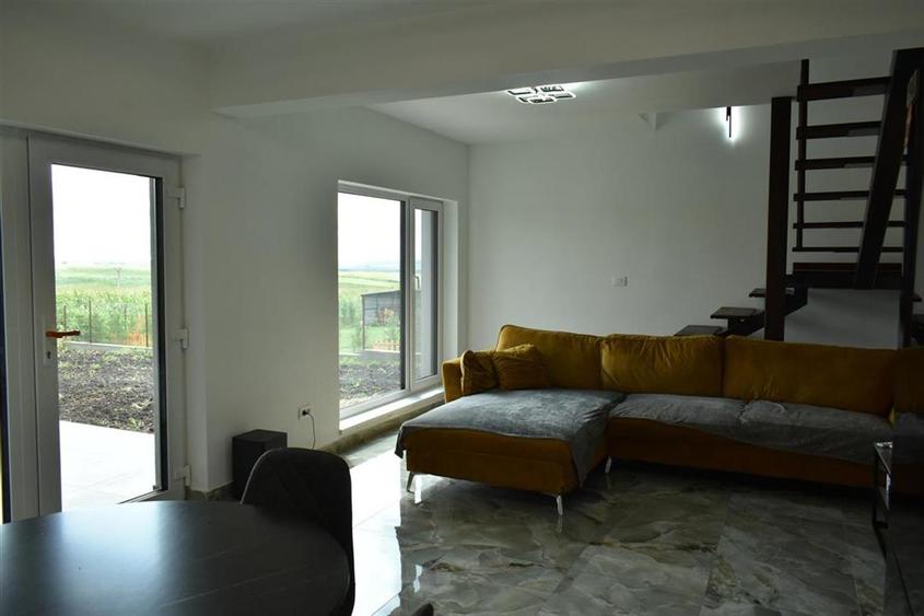 Casă cu 4 camere cu Teren 750 Mp în Aroneanu