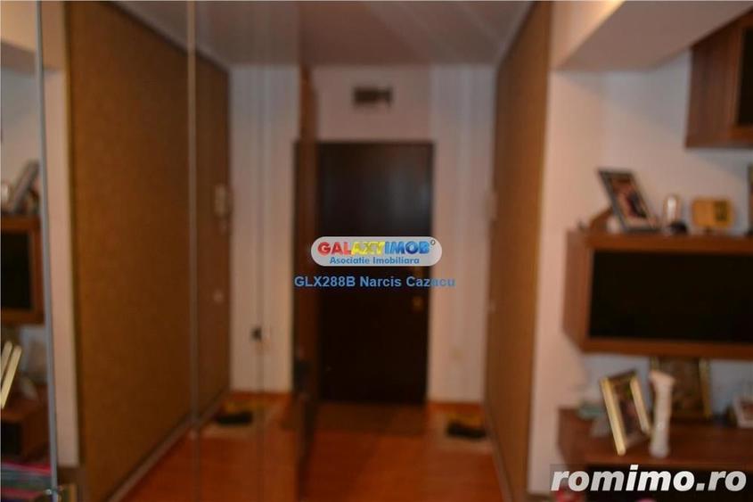 Apartament cu 3 camere decomandat în Baicului