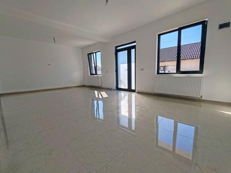 Casă cu 3 camere în Lumina